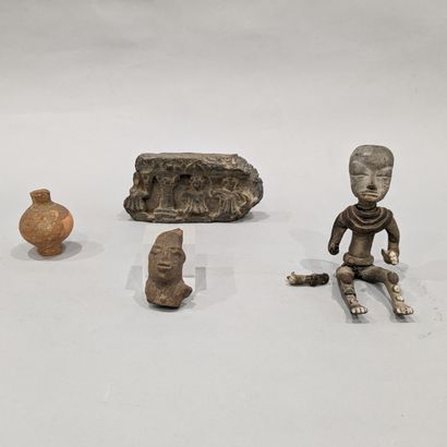 Small set: pre-Columbian terracotta statuettes,...