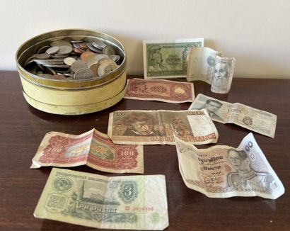 Small set of demonetized coins and bankn...