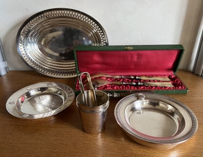 Silver-plated metal: two bouillie plates,...