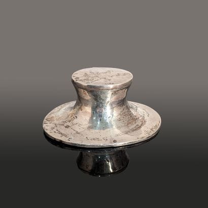 Oval convex inkwell in plain silver. English...