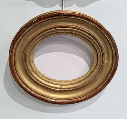 Small oval frame in patinated and gilded...
