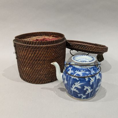 China, 19th century. Small porcelain teapot...