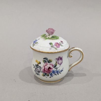 Pot à crème en porcelaine à décor floral...