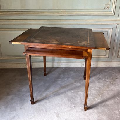 Table d'appoint en acajou et placage d'acajou,...