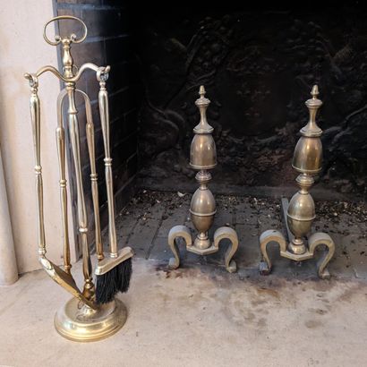 Nécessaire de foyer en bronze comprenant...