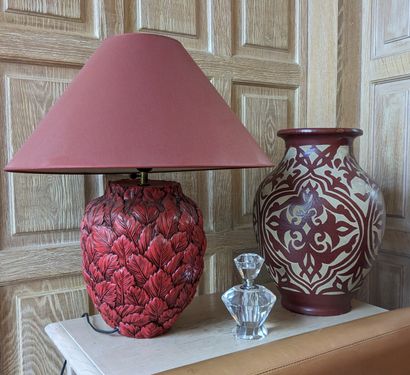 Bibelots : pied de lampe en céramique rouge...