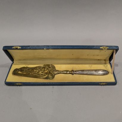 Pelle à tarte, le manche en argent fourré...