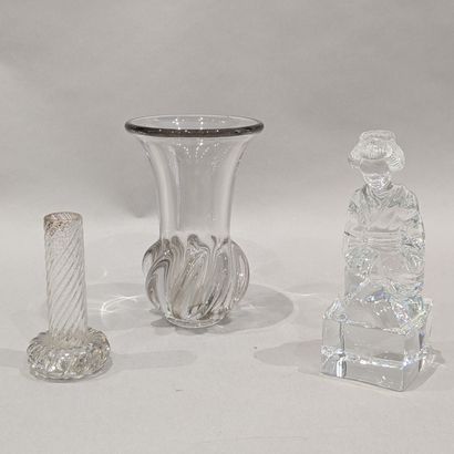 Ensemble : figurine de geisha assise en cristal...