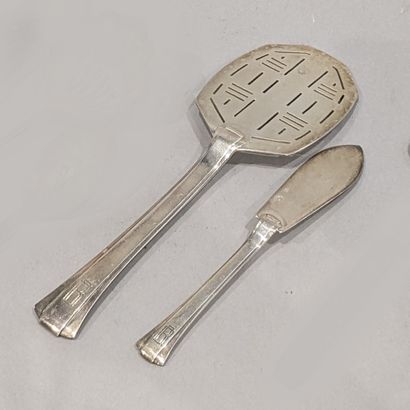 Pelle de service et couteau à beurre en argent...