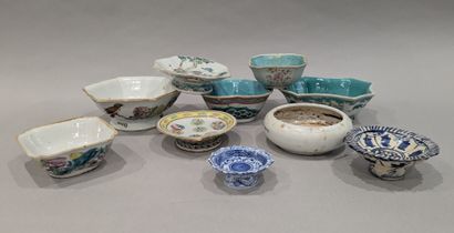 Set of ten Chinese porcelain dishes and display...