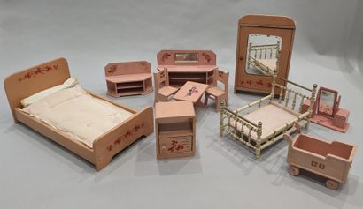 Doll's furniture in painted wood with flowers...