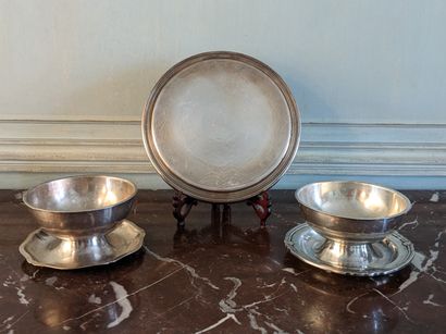Métal argenté : deux saucières, le dormant...