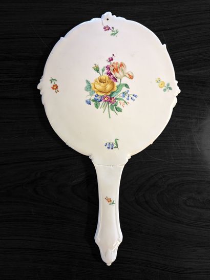Miroir à main en porcelaine, à décor floral...