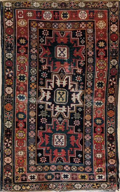 Petit tapis d'Orient en laine, à décor de...
