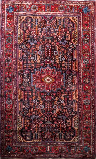 Tapis d'Orient en laine à décor stylisé rouge,...