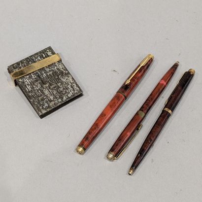PARKER. Stylo à plume en laque corail marbré...