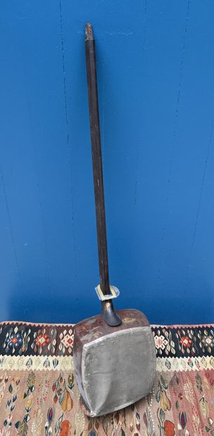 Far Eastern mandolin, the body with slightly...