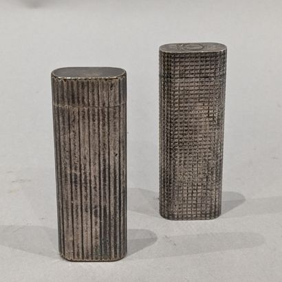 CARTIER. Deux briquets en métal argenté,...