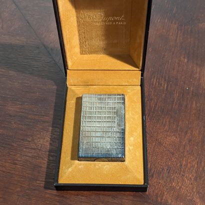 S.T. Dupont. Silver-plated lighter with striated...