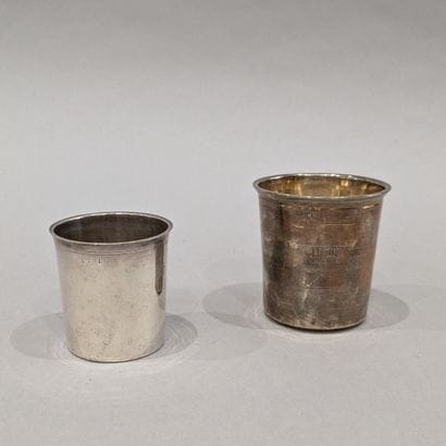 Deux timbales droites en argent uni (925),...