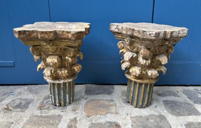 Paire de chapiteaux corinthiens sur un début...