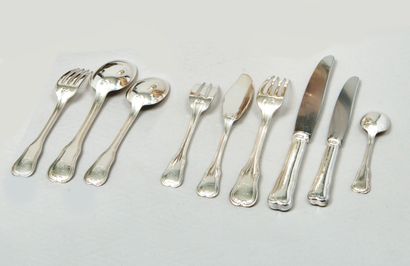 Partie de ménagère en métal argenté, modèle...