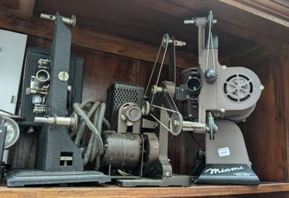 Set of cinema projectors: PATHE, KODASCOPE,...