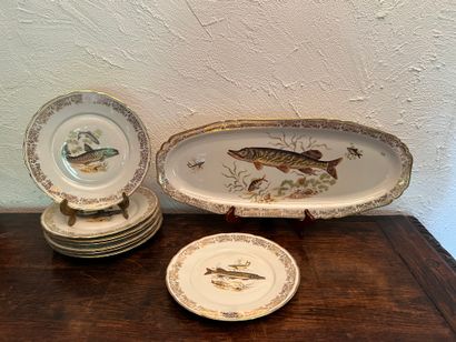 Porcelain fish service with polychrome decoration...