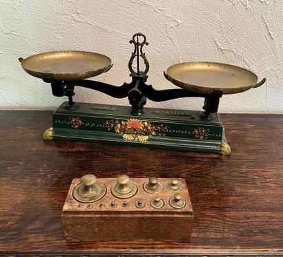 Cast-iron household scale, the base painted...