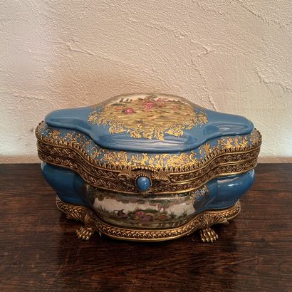 Large cracked ceramic movement-shaped box,...