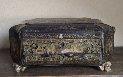 Sewing box in lacquered wood with gold decoration...