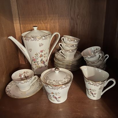 Coffee service in white porcelain, decorated...