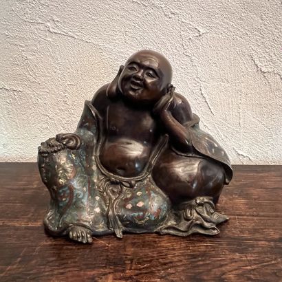 Buddha in patinated bronze and cloisonné...