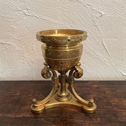 Ovoid bronze bowl on three acanthus-leaf...