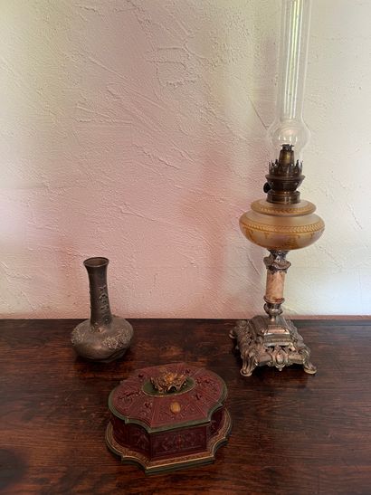 Trinkets: antique oil lamp, glass reservoir...