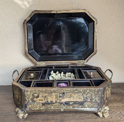 Sewing box in lacquered wood with gold decoration...