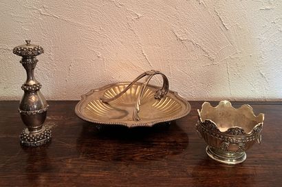 Silver-plated: three-lobed mendicant dish,...