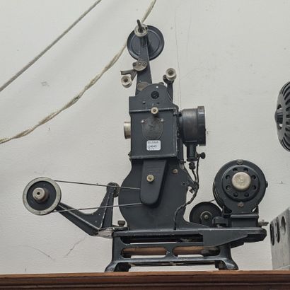 Set of cinema projectors: PATHE, KODASCOPE,...