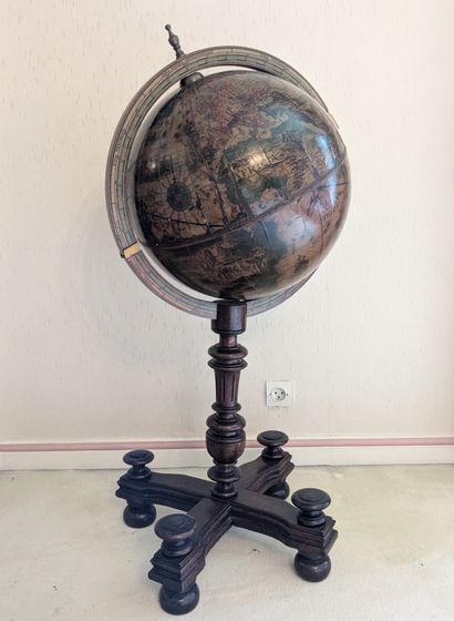 Mappemonde sur un fût balustre et base cruciforme...