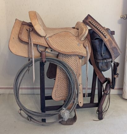Selle de cow-boy et accessoires de cavalier...