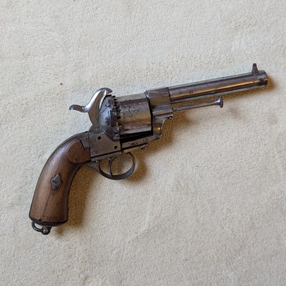 Revolver à broche, six coups, calibre 12mm....