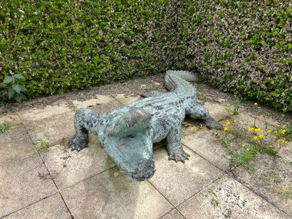 Importante sculpture de crocodile en bronze...
