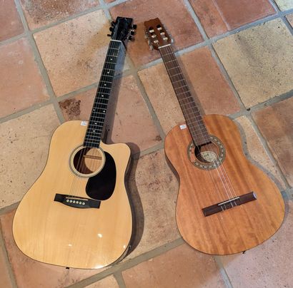 Ensemble de trois guitares acoustiques.