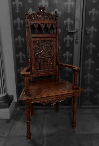 Fauteuil genre caquetoire en chêne sculpté,...