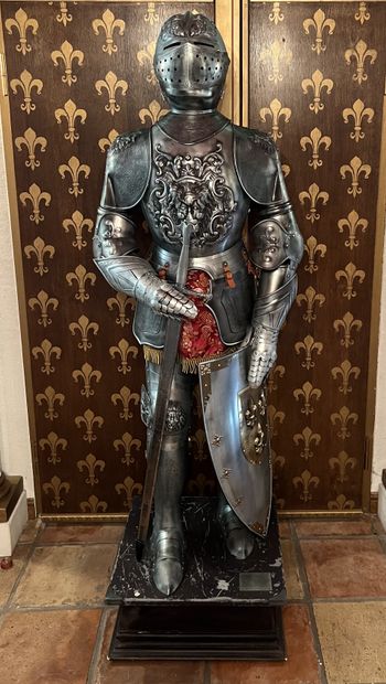 Grande armure en pied de style allemand....
