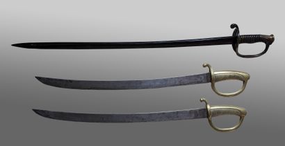 Ensemble de trois sabres : a) type 1855,...