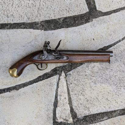 Pistolet à silex de type britannique. Canon...