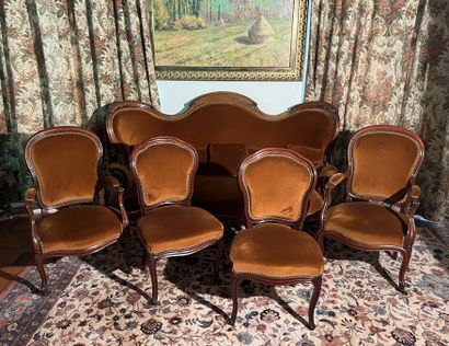 Mobilier de salon en acajou mouluré, comprenant...