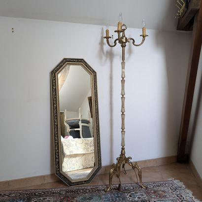 Lot : lampadaire en bronze moulé à trois...