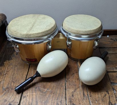Instruments de musique : deux congas, deux...